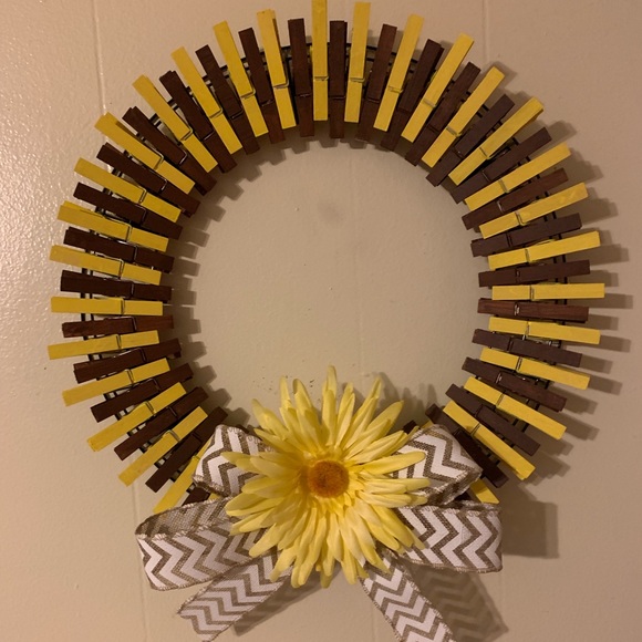 Clothespin wreath - Picture 1 of 1